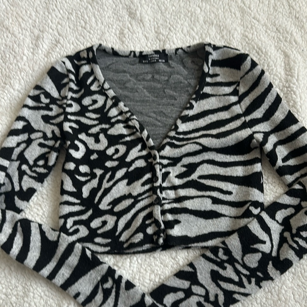 cropped fuzzy long sleeve animal print top